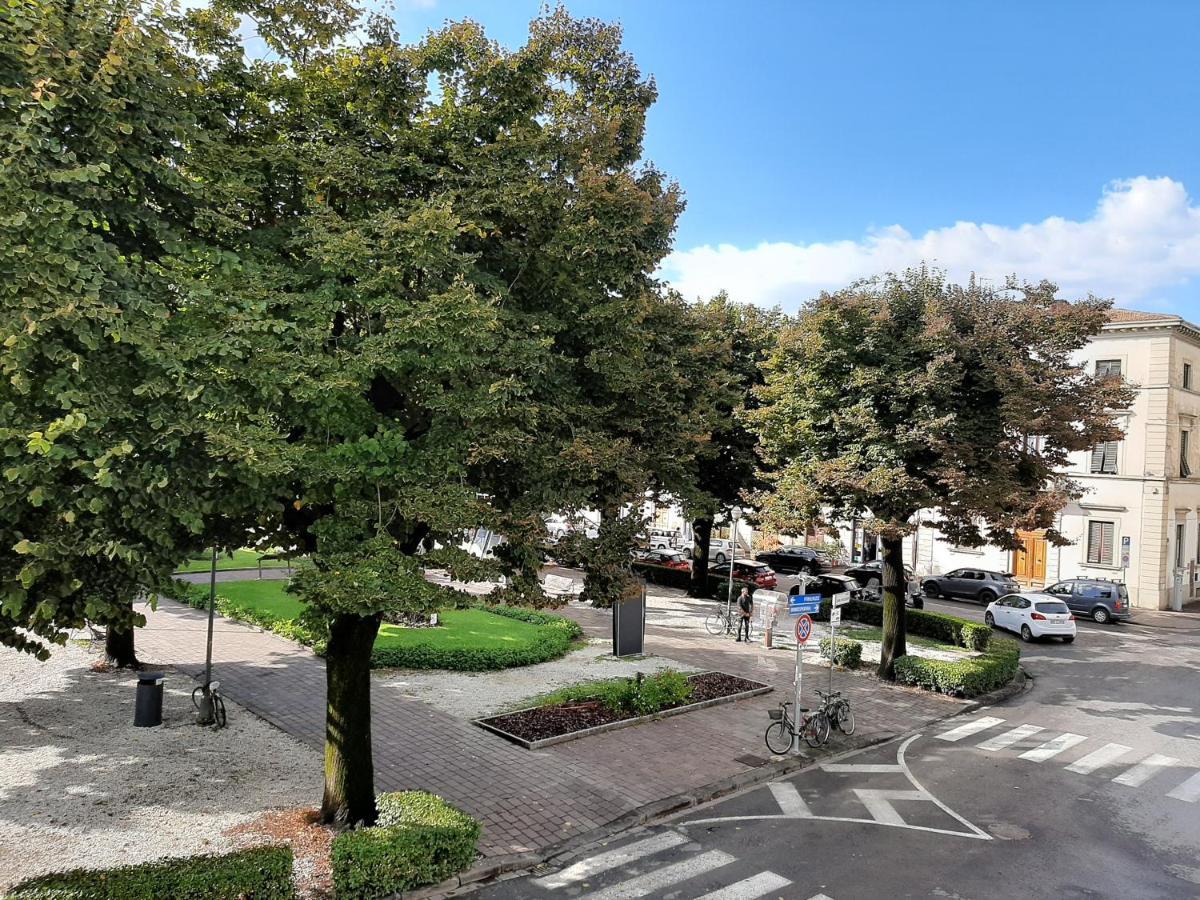 Affittacamere Stazione 恩波利 外观 照片